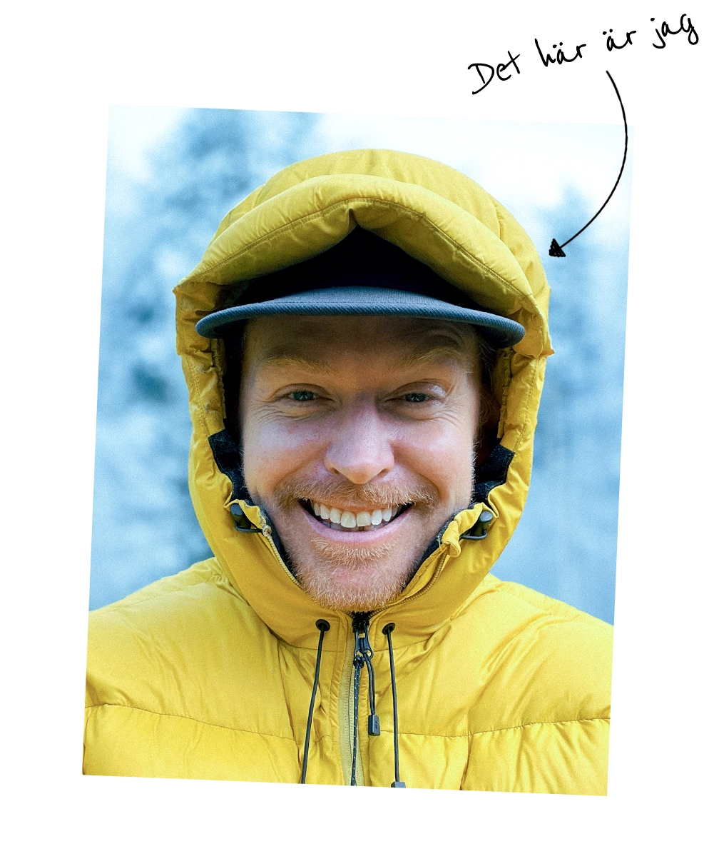 Porträtt av Linus Femtvik i gul vinterjacka